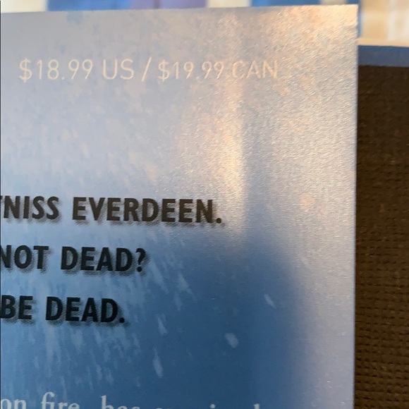 Mocking Jay book by Suzanne Collins -Hunger Games - Picture 3 of 4